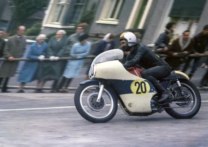 Framed Print : Mike Duff (Matchless) 1965 Senior TT Framed Print : Mike Duff (Matchless) 1965 Senior TT