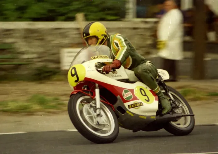 Framed Print : Mike Dunn (Yamaha) 1976 Senior Manx Grand Prix Framed Print : Mike Dunn (Yamaha) 1976 Senior Manx Grand Prix