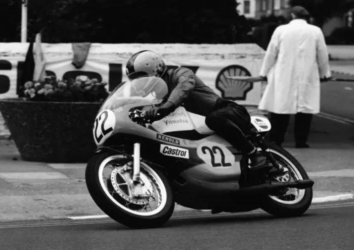 Framed Print : Mike Dunn (Yamaha) 1977 Senior Manx Grand Prix Framed Print : Mike Dunn (Yamaha) 1977 Senior Manx Grand Prix