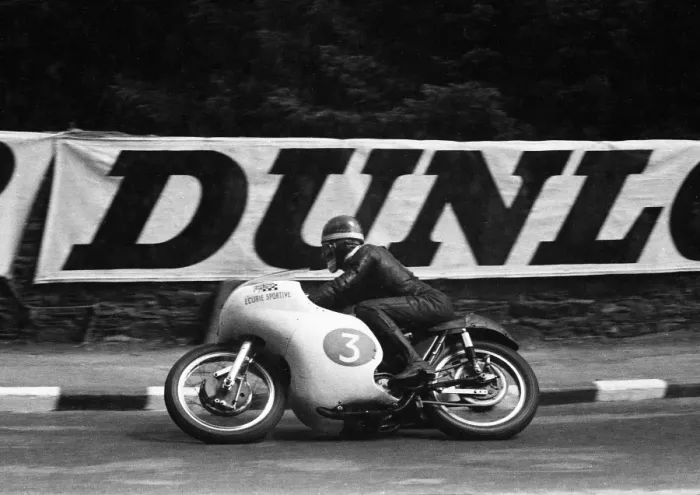 Framed Print : Mike Hailwood (AJS) 1960 Junior TT Framed Print : Mike Hailwood (AJS) 1960 Junior TT