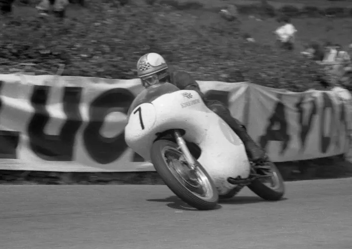 Framed Print : Mike Hailwood (AJS) 1961 Junior TT Framed Print : Mike Hailwood (AJS) 1961 Junior TT