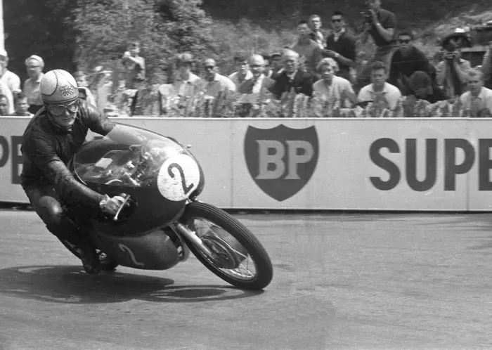 Framed Print : Mike Hailwood (Benelli) 1962 Lightweight TT Framed Print : Mike Hailwood (Benelli) 1962 Lightweight TT