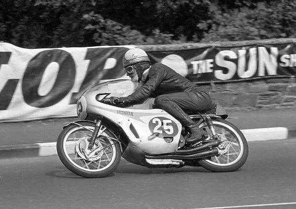 Mike Hailwood (Honda) 1966 Ultra Lightweight TT