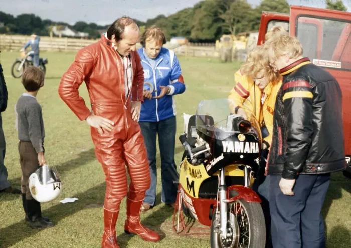 Framed Print : Mike Hailwood (Padgett Yamaha) 1977 Manx Grand Prix