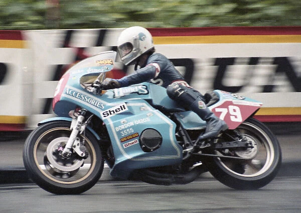 Mike James (H ands Suzuki) 1980 Formula one TT