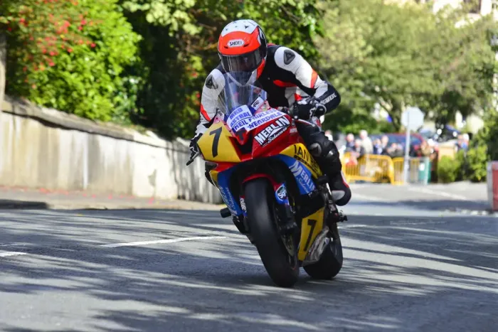 Framed Print : Mike Minns (Yamaha) 2014 Senior Manx Grand Prix Framed Print : Mike Minns (Yamaha) 2014 Senior Manx Grand Prix