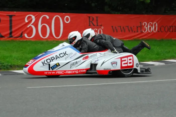 Framed Print : Mike Roscher & Ben Hughes (Suzuki) 2016 Sidecar A TT Framed Print : Mike Roscher & Ben Hughes (Suzuki) 2016 Sidecar A TT