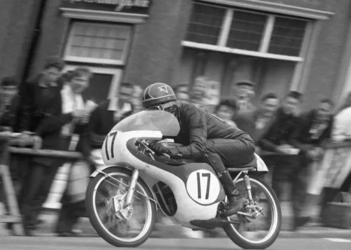 Framed Print : Mike Simmonds (Tohatsu) 1964 50cc TT Framed Print : Mike Simmonds (Tohatsu) 1964 50cc TT