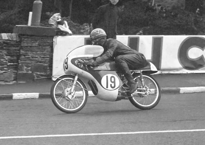 Framed Print : Mike Simmonds (Tohatsu) 1965 50cc TT Framed Print : Mike Simmonds (Tohatsu) 1965 50cc TT
