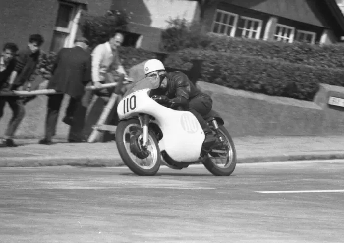 Framed Print : Bill Milne (AJS) 1958 Junior Manx Grand Prix Framed Print : Bill Milne (AJS) 1958 Junior Manx Grand Prix