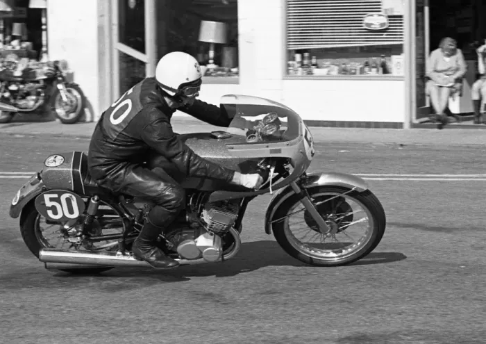 Framed Print : Bill Milne (Kawasaki) 1972 Production 500 TT Framed Print : Bill Milne (Kawasaki) 1972 Production 500 TT