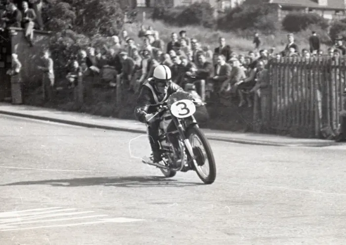Framed Print : Milton Sunderland (Norton) 1949 Junior Manx Grand Prix Framed Print : Milton Sunderland (Norton) 1949 Junior Manx Grand Prix