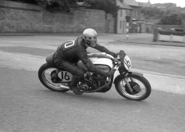 Framed Print : Monty Buxton (Norton) 1960 Senior Southern 100 Framed Print : Monty Buxton (Norton) 1960 Senior Southern 100