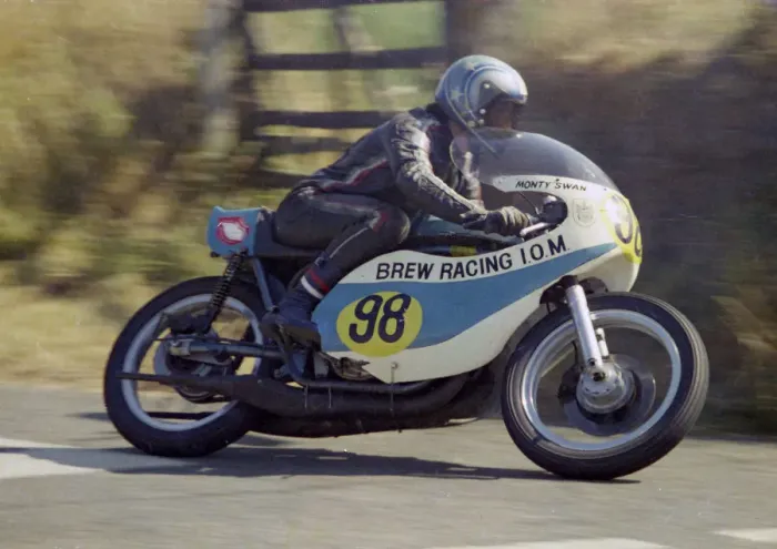 Framed Print : Monty Swan (Brew Suzuki) 1976 Jurby Road Framed Print : Monty Swan (Brew Suzuki) 1976 Jurby Road