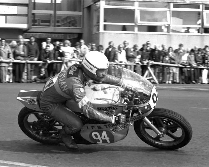Framed Print : Monty Swann (Maxton Yamaha) 1977 Lightweight Manx Grand Prix