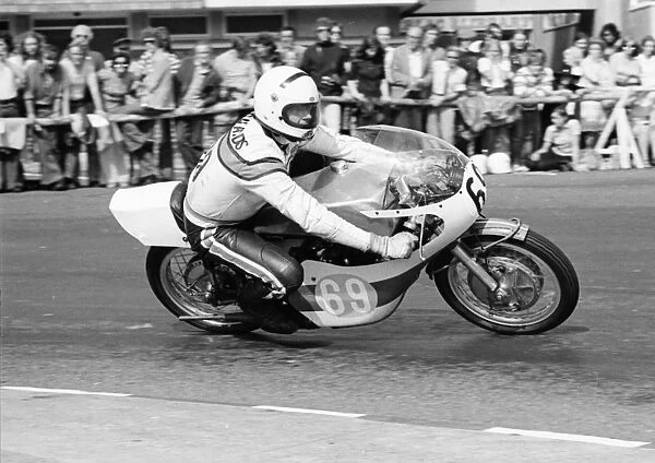 Neil Edwards (Yamaha) 1975 Junior Manx Grand Prix