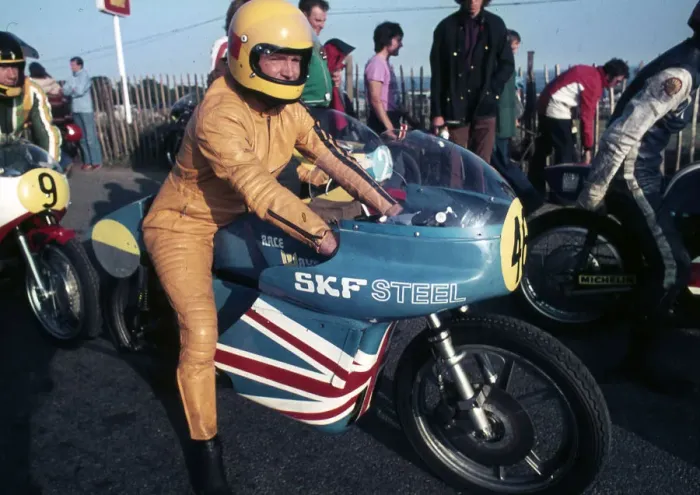 Framed Print : Neil Kelly (Racewaye) 1976 Senior Manx Grand Prix Framed Print : Neil Kelly (Racewaye) 1976 Senior Manx Grand Prix