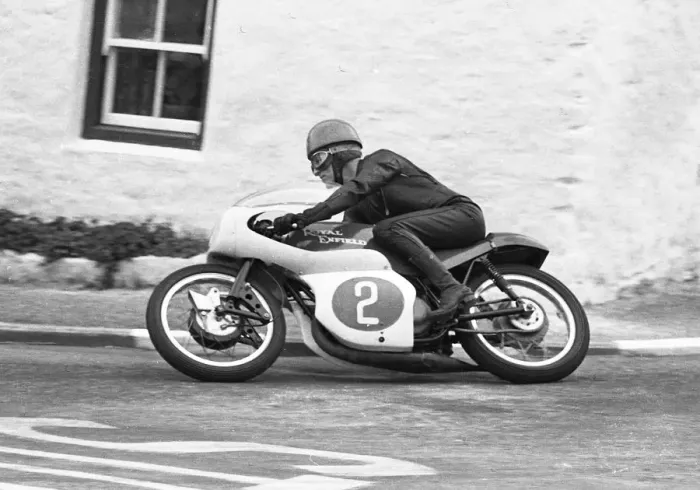 Framed Print : Neil Kelly (Royal Enfield) 1966 Southern 100 Framed Print : Neil Kelly (Royal Enfield) 1966 Southern 100