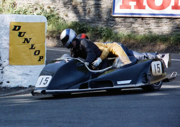 Neil Smith & Dave Wood (Yamaha) 1989 Sidecar TT