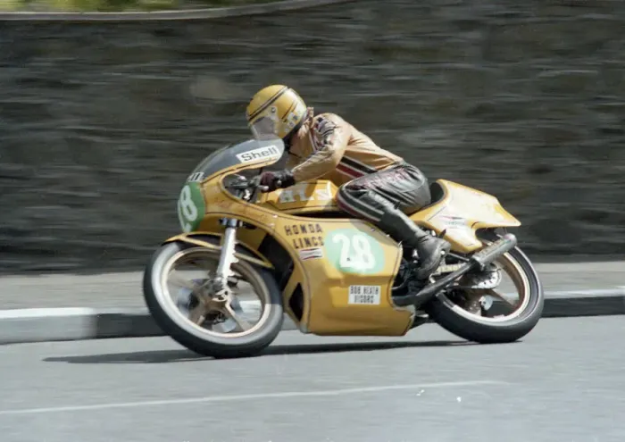 Framed Print : Neil Tuxworth (HLS Yamaha) 1979 Junior TT Framed Print : Neil Tuxworth (HLS Yamaha) 1979 Junior TT