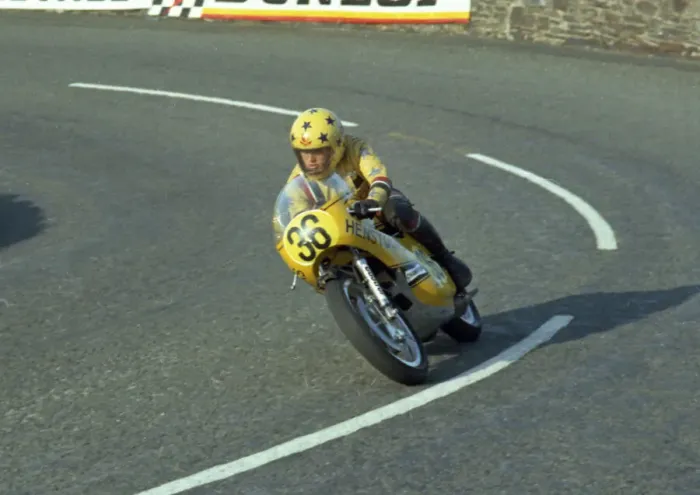 Framed Print : Neil Tuxworth (Yamaha) 1974 Senior TT Framed Print : Neil Tuxworth (Yamaha) 1974 Senior TT