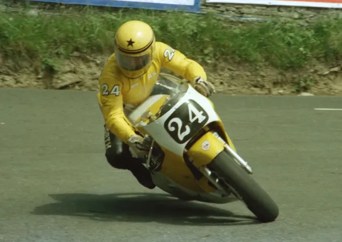 Framed Print : Neil Tuxworth (Yamaha) 1986 Formula 2 TT Framed Print : Neil Tuxworth (Yamaha) 1986 Formula 2 TT
