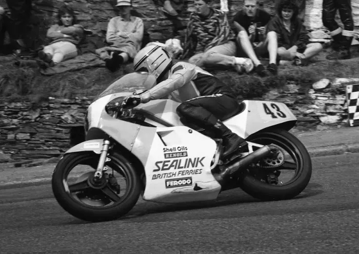 Framed Print : Neil Tuxworth (Yamaha) 1986 Senior TT Framed Print : Neil Tuxworth (Yamaha) 1986 Senior TT