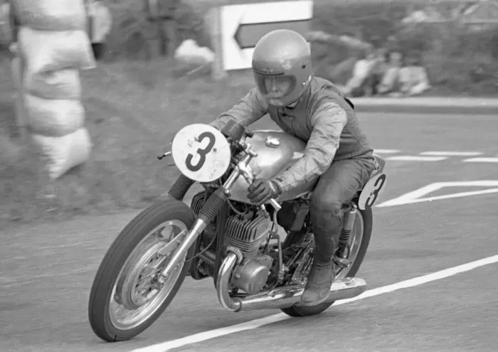 Framed Print : Neil Wood (Suzuki) 1975 Jurby Road Framed Print : Neil Wood (Suzuki) 1975 Jurby Road