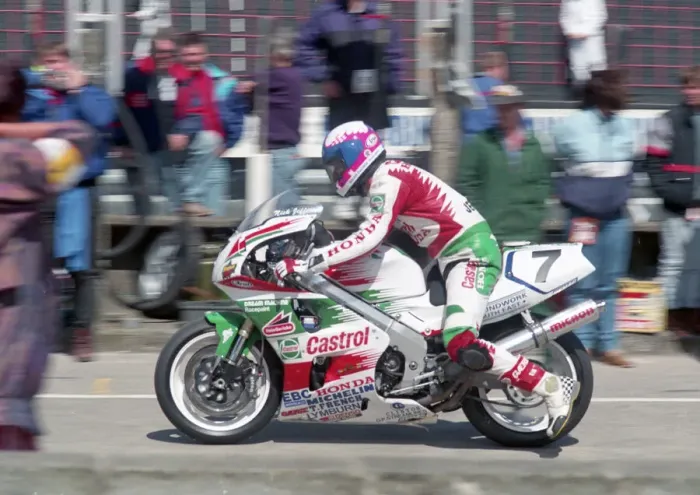 Framed Print : Nick Jefferies (Castrol Honda) 1995 Senior TT Framed Print : Nick Jefferies (Castrol Honda) 1995 Senior TT