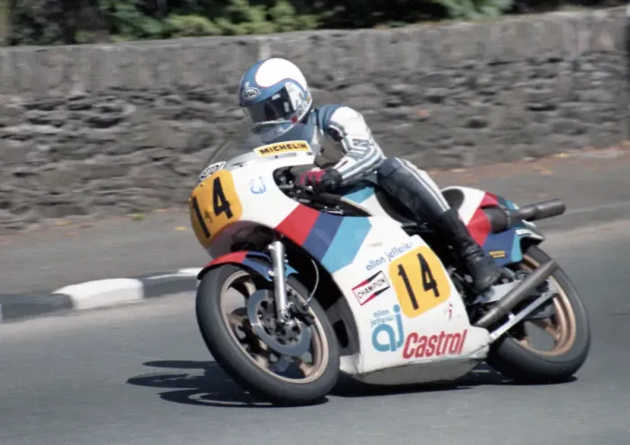 Framed Print : Nick Jefferies (Suzuki) 1985 Senior TT Framed Print : Nick Jefferies (Suzuki) 1985 Senior TT
