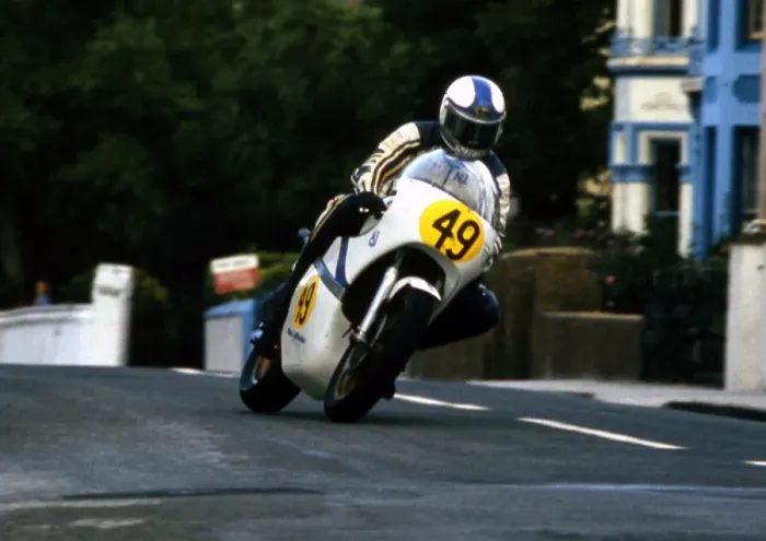 Framed Print : Nick Jefferies (Suzuki), winning the 1983 Senior Manx Framed Print : Nick Jefferies (Suzuki), winning the 1983 Senior Manx