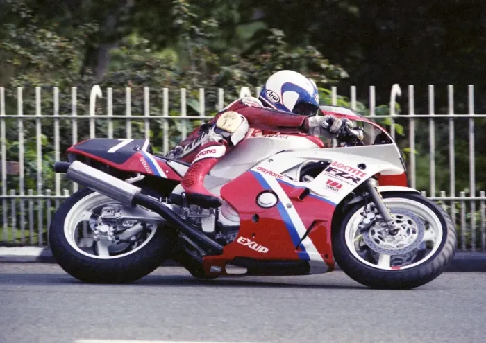 Framed Print : Nick Jefferies (Yamaha) 1990 Supersport 400 TT