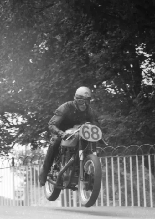 Framed Print : Nick Parkinson (BSA) 1960 Senior Manx Grand Prix Framed Print : Nick Parkinson (BSA) 1960 Senior Manx Grand Prix