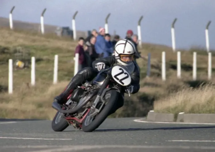 Framed Print : Nick Payton (Velocette) 1986 Senior Classic Manx Grand Prix