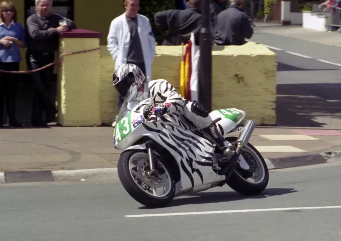 Framed Print : Nigel Bryan at Parliament Square: 2002 Lightweight 400 TT Framed Print : Nigel Bryan at Parliament Square: 2002 Lightweight 400 TT