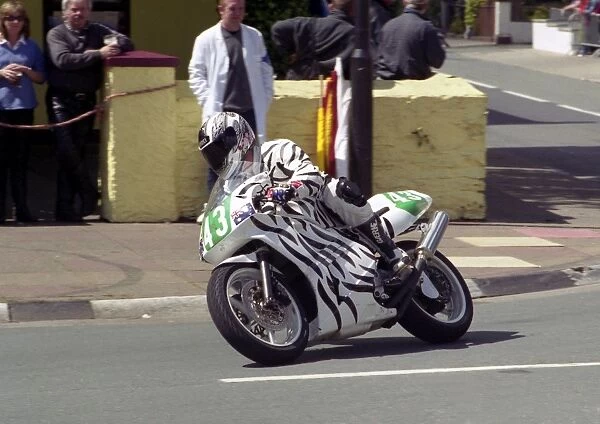 Nigel Bryan at Parliament Square: 2002 Lightweight 400 TT