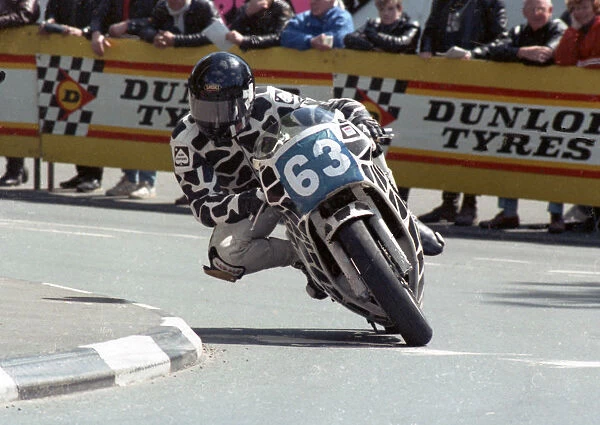 Nigel Bryan (Suzuki) 1990 Junior TT