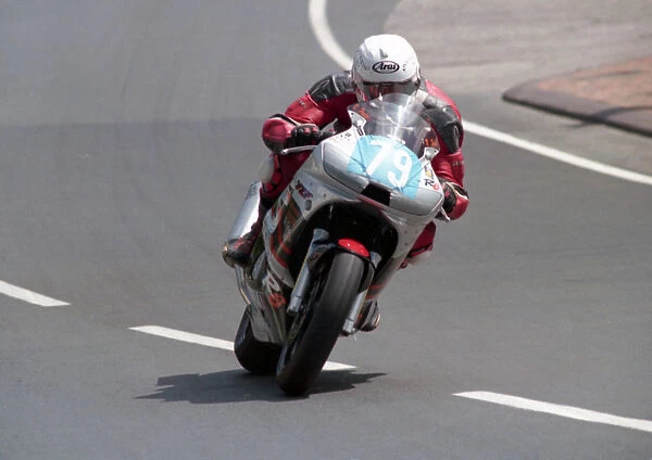 Nigel Healey (Yamaha) 1999 Junior TT