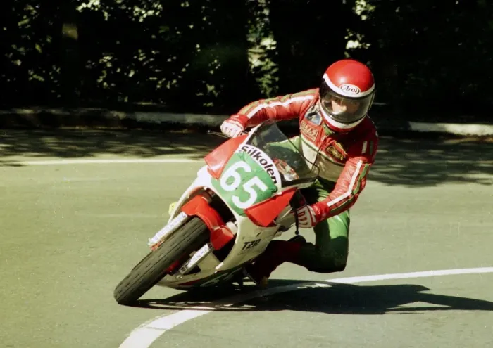 Framed Print : Nigel Jennings (Yamaha) 1987 Lightweight Manx Grand Prix