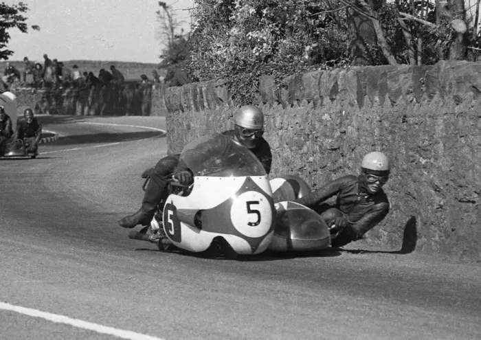 Framed Print : Nigel Mead & Dave Reynolds (Triumph) 1966 Southern 100 Framed Print : Nigel Mead & Dave Reynolds (Triumph) 1966 Southern 100