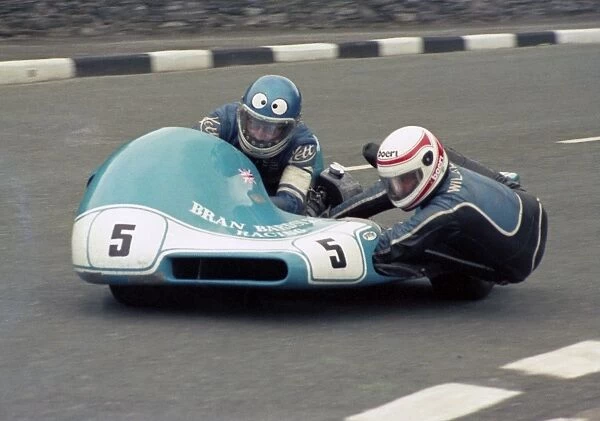 Nigel Rollason and Donny Williams at Union Mills: 1986 Sidecar Race B