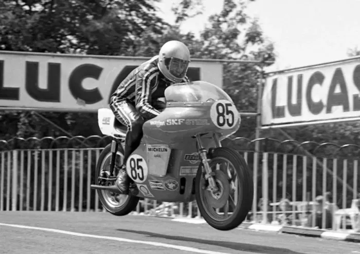 Framed Print : Nigel Rollason (Racewaye) 1975 Classic TT