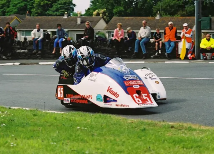 Framed Print : Nigel Smith & Chris Lake (Ireson Kawasaki) 2004 Sidecar TT Framed Print : Nigel Smith & Chris Lake (Ireson Kawasaki) 2004 Sidecar TT