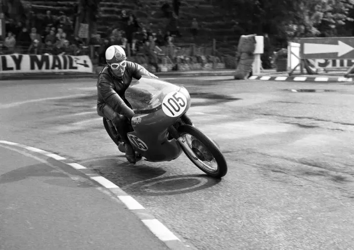 Framed Print : Nigel Warren (Matchless) 1965 Senior Manx Grand Prix Framed Print : Nigel Warren (Matchless) 1965 Senior Manx Grand Prix