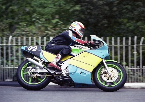 Noel Clegg (Kawasaki) 1990 Supersport 400 TT