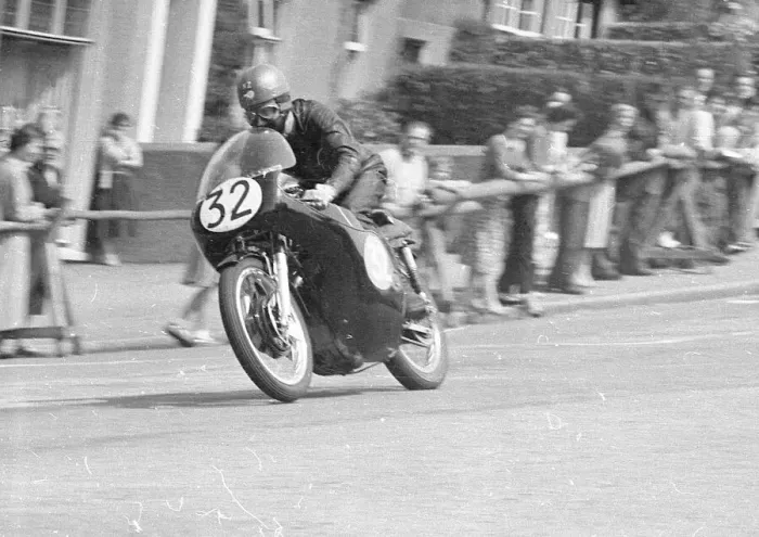Framed Print : Noel McCutcheon (AJS) 1958 Junior TT Framed Print : Noel McCutcheon (AJS) 1958 Junior TT