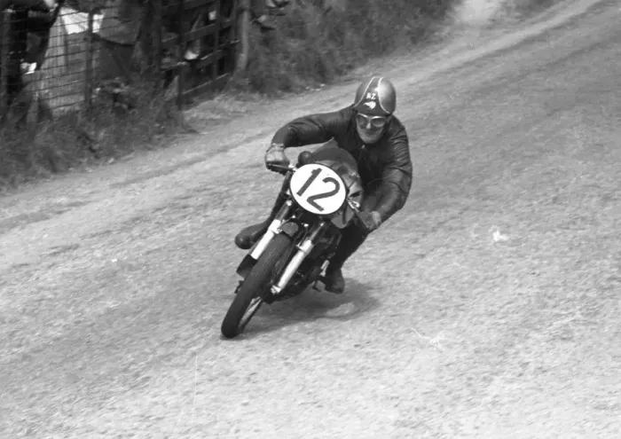 Framed Print : Noel McCutcheon (Norton) 1957 Senior TT Framed Print : Noel McCutcheon (Norton) 1957 Senior TT