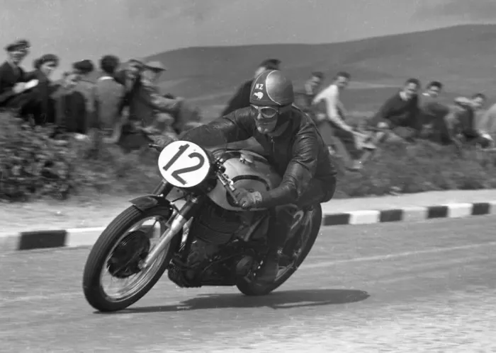 Framed Print : Noel McCutcheon (Norton) 1957 Senior TT Framed Print : Noel McCutcheon (Norton) 1957 Senior TT