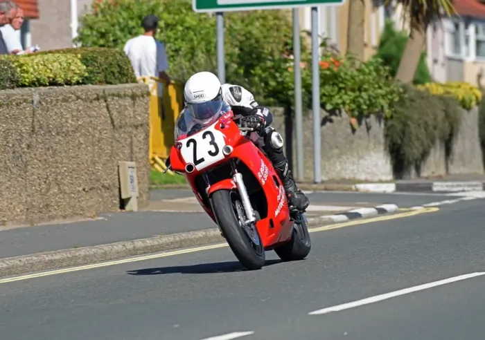 Framed Print : Olie Linsdell (Yamaha) 2016 Superbike Classic TT Framed Print : Olie Linsdell (Yamaha) 2016 Superbike Classic TT