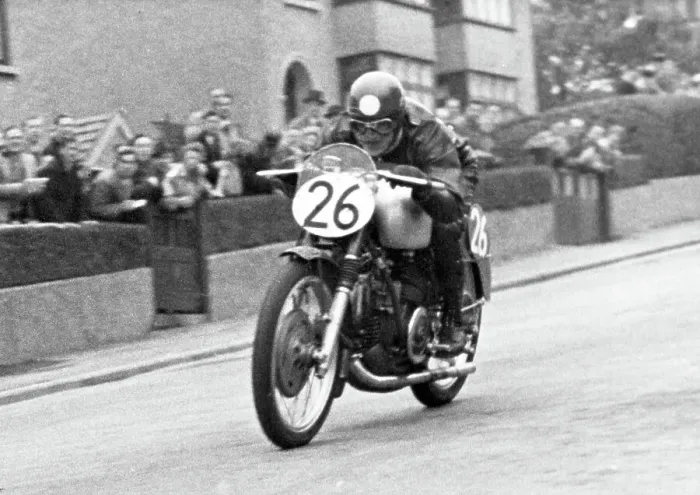 Framed Print : Omobono Tenni Guzzi 1948 Senior TT Framed Print : Omobono Tenni Guzzi 1948 Senior TT